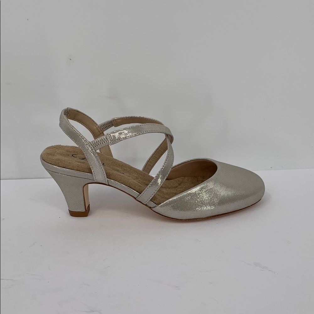 Ros Hommerson CALIENTE Women's Silver Low Heel Slingback Pumps 7WW Extra-Wide